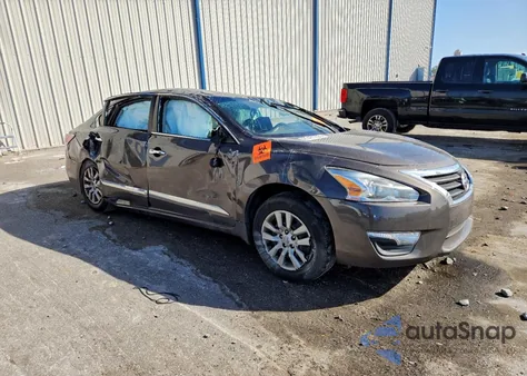 2015 Nissan Altima 2.5 z USA, uszkodzony, nr VIN 1N4AL3AP9FN355016